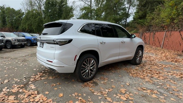 Buick Enclave Vehicle Full-screen Gallery Image 08