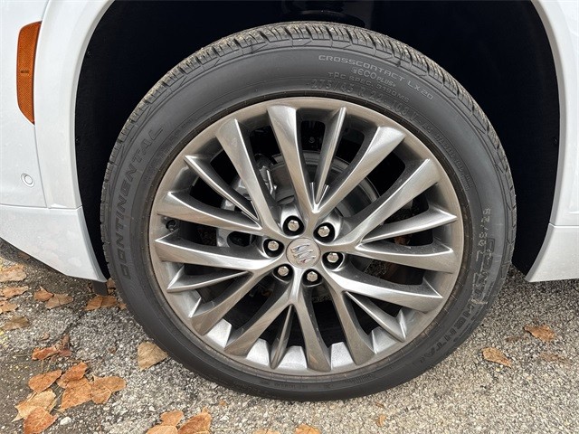 Buick Enclave Vehicle Full-screen Gallery Image 10