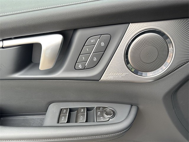 Buick Enclave Vehicle Full-screen Gallery Image 13