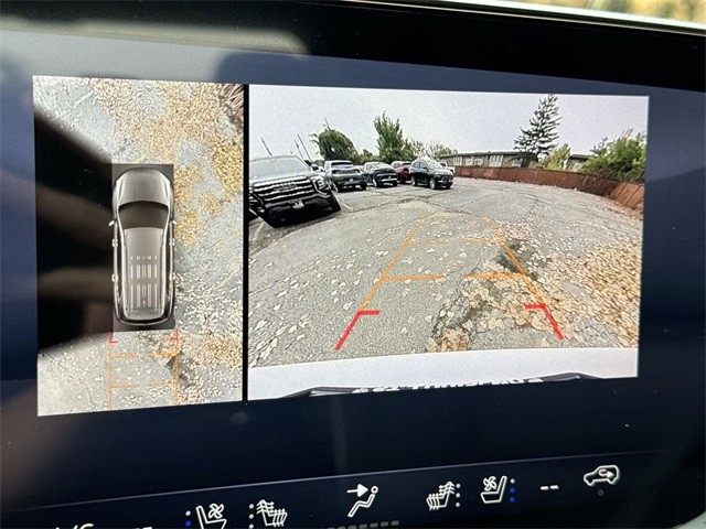 Buick Enclave Vehicle Full-screen Gallery Image 17