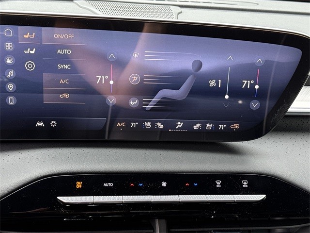 Buick Enclave Vehicle Full-screen Gallery Image 19
