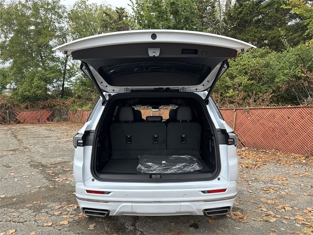 Buick Enclave Vehicle Full-screen Gallery Image 25