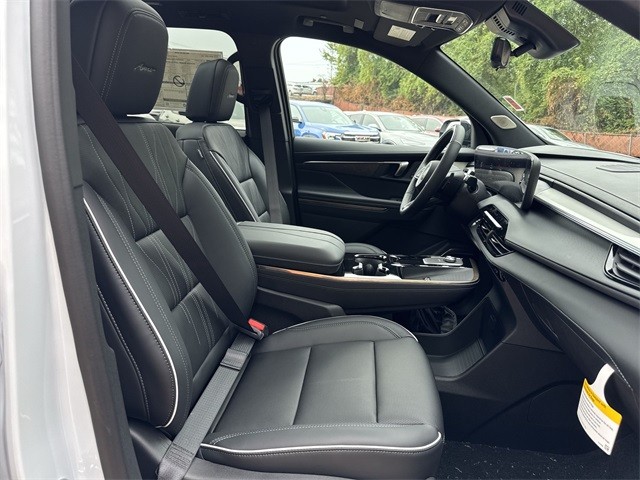 Buick Enclave Vehicle Full-screen Gallery Image 26