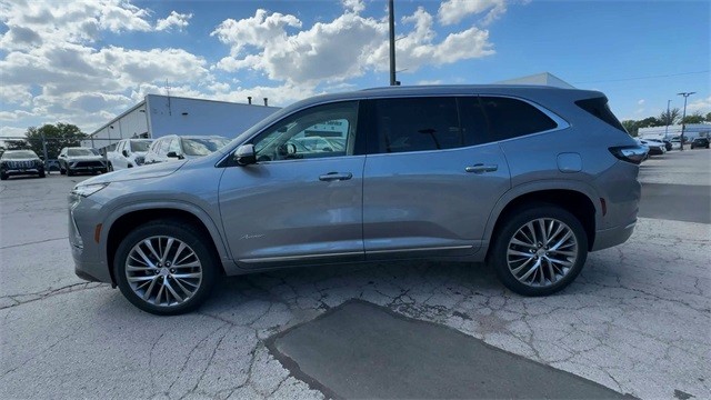 Buick Enclave Vehicle Full-screen Gallery Image 05