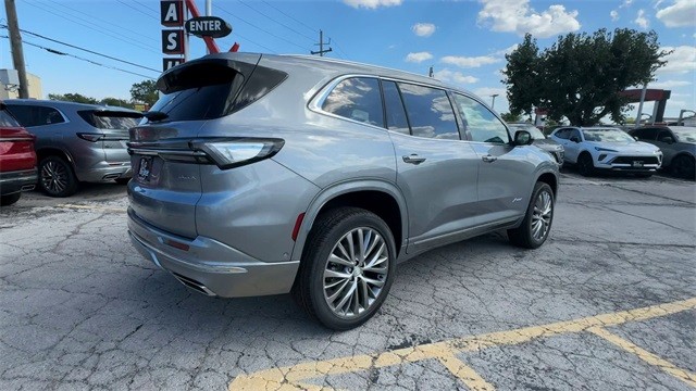 Buick Enclave Vehicle Full-screen Gallery Image 08