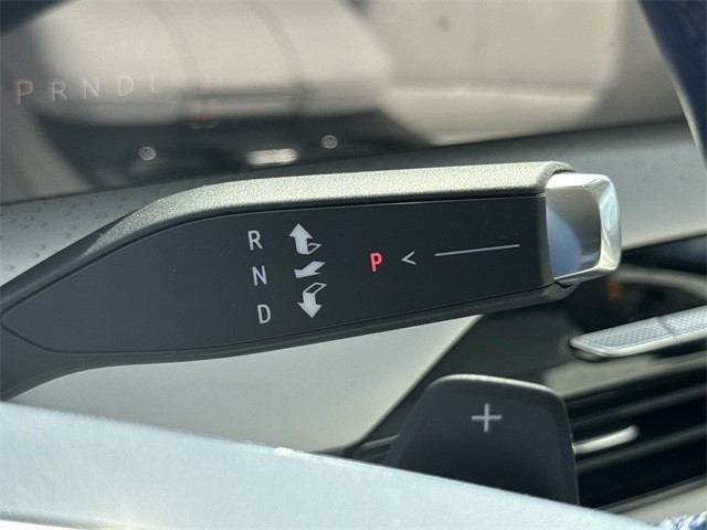 Buick Enclave Vehicle Full-screen Gallery Image 20