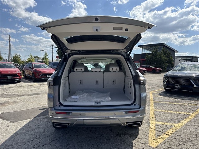 Buick Enclave Vehicle Full-screen Gallery Image 25