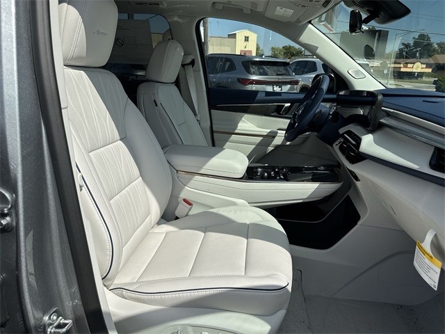 Buick Enclave Vehicle Full-screen Gallery Image 26