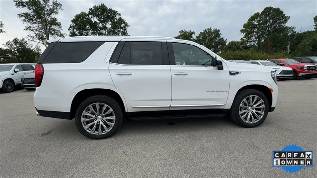 GMC Yukon Vehicle Full-screen Gallery Image 11