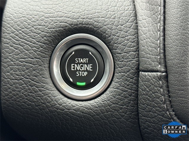 GMC Yukon Vehicle Full-screen Gallery Image 21