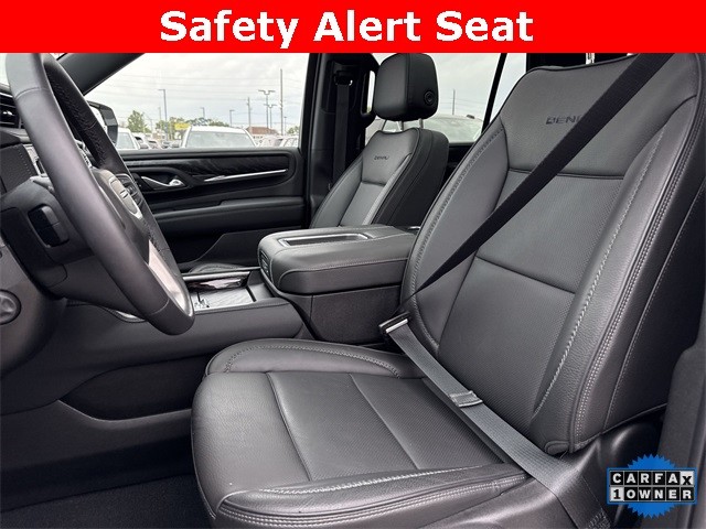 GMC Yukon Vehicle Full-screen Gallery Image 24