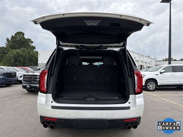 GMC Yukon Vehicle Full-screen Gallery Image 31