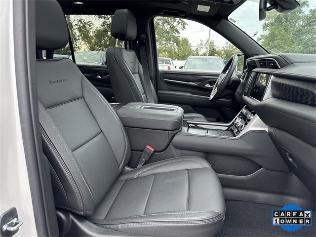 GMC Yukon Vehicle Full-screen Gallery Image 33
