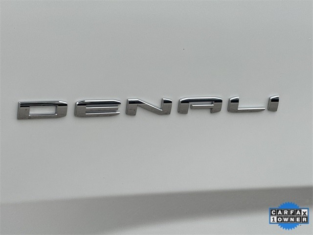 GMC Yukon Vehicle Full-screen Gallery Image 37