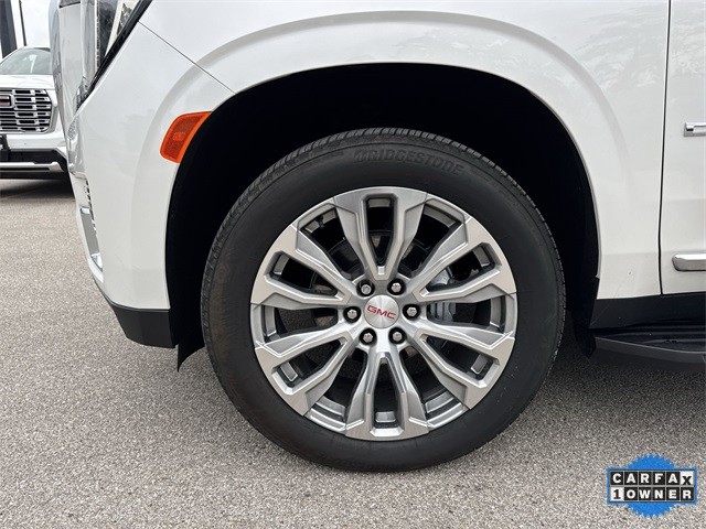 GMC Yukon Vehicle Full-screen Gallery Image 38