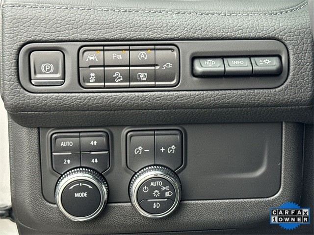 GMC Yukon Vehicle Full-screen Gallery Image 40