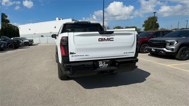 GMC Sierra EV Vehicle Full-screen Gallery Image 07