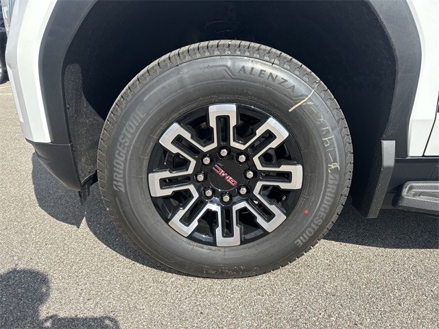 GMC Sierra EV Vehicle Full-screen Gallery Image 10