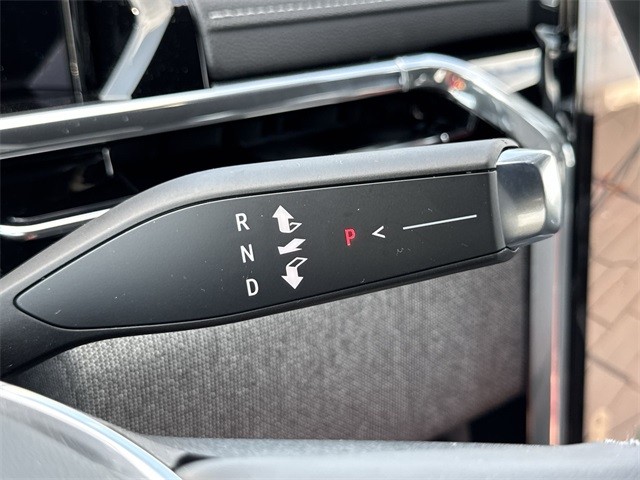 GMC Sierra EV Vehicle Full-screen Gallery Image 20