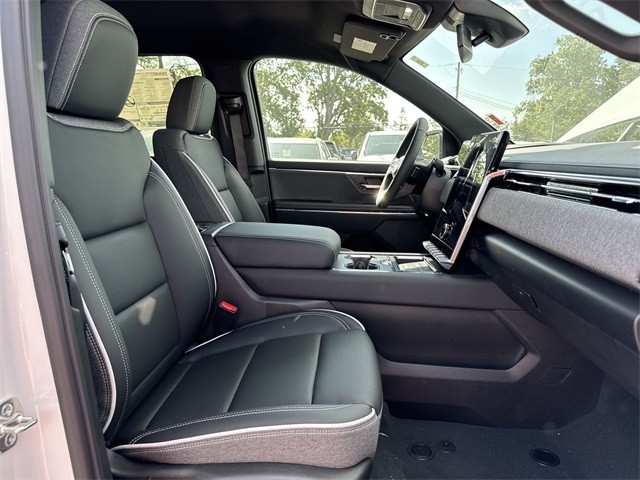 GMC Sierra EV Vehicle Full-screen Gallery Image 24