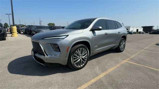 Buick Enclave Vehicle Full-screen Gallery Image 04