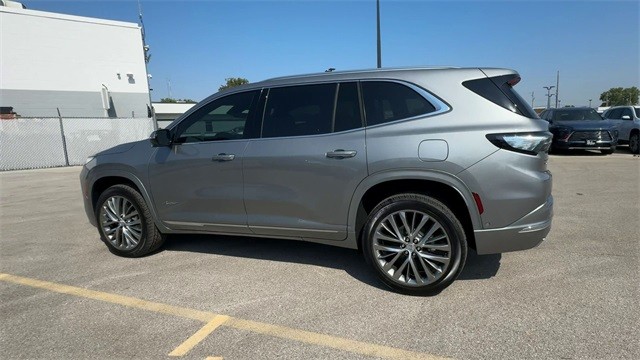 Buick Enclave Vehicle Full-screen Gallery Image 06
