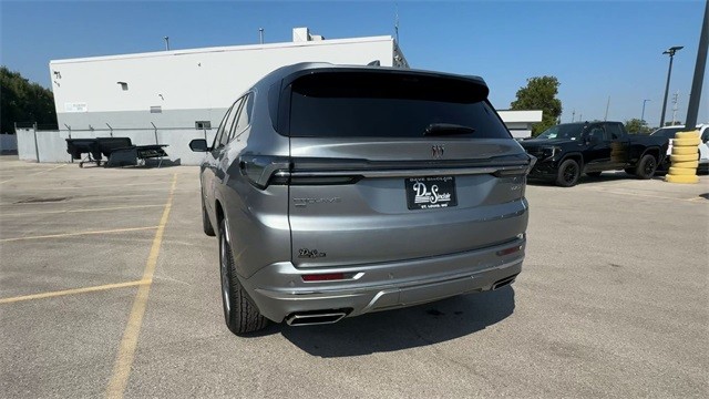 Buick Enclave Vehicle Full-screen Gallery Image 07