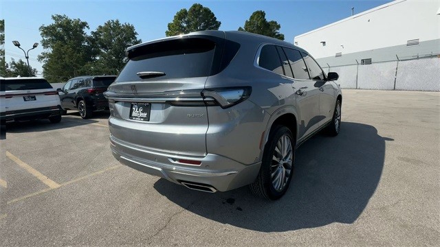 Buick Enclave Vehicle Full-screen Gallery Image 08
