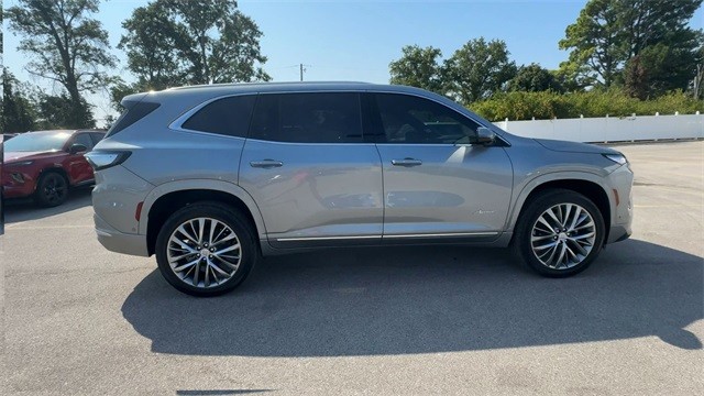 Buick Enclave Vehicle Full-screen Gallery Image 09