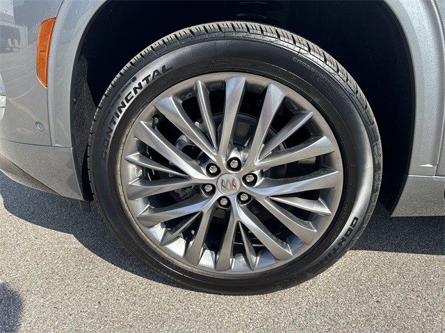 Buick Enclave Vehicle Full-screen Gallery Image 10