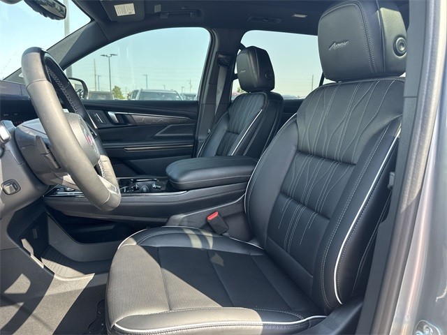 Buick Enclave Vehicle Full-screen Gallery Image 11