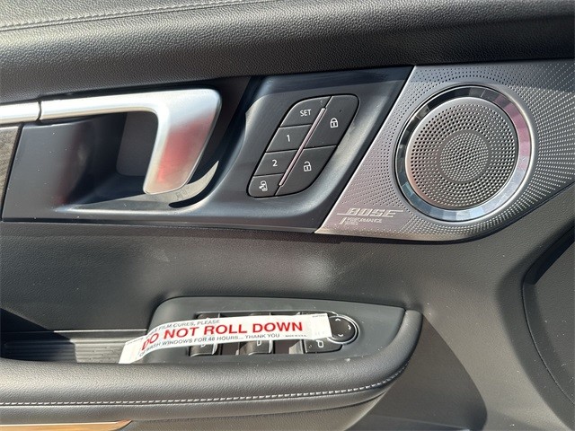 Buick Enclave Vehicle Full-screen Gallery Image 13