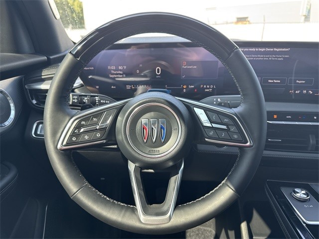 Buick Enclave Vehicle Full-screen Gallery Image 14