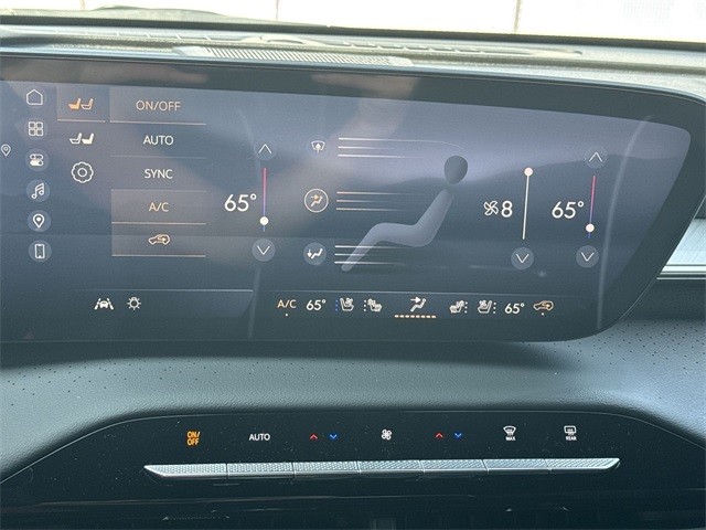 Buick Enclave Vehicle Full-screen Gallery Image 19