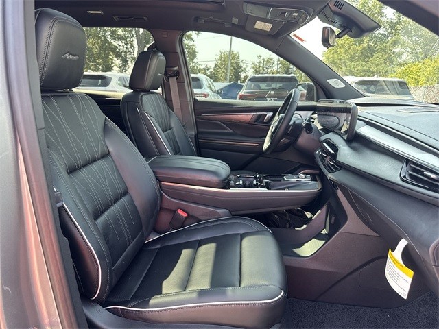 Buick Enclave Vehicle Full-screen Gallery Image 26