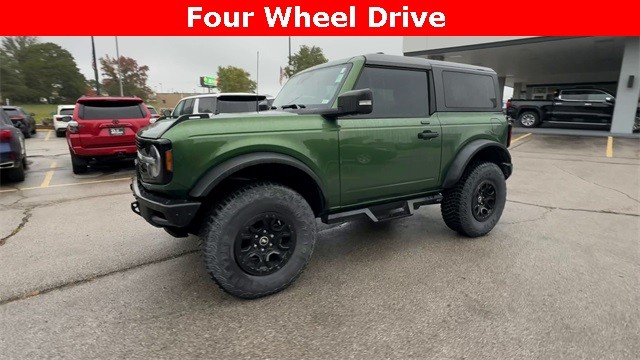 Ford Bronco Vehicle Full-screen Gallery Image 05