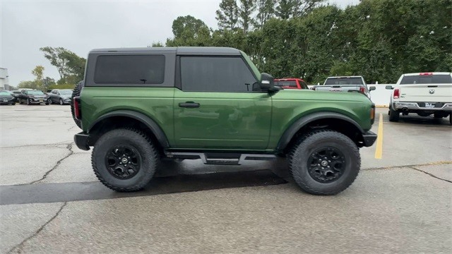 Ford Bronco Vehicle Full-screen Gallery Image 11
