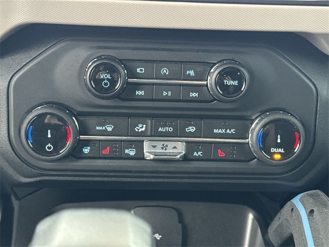 Ford Bronco Vehicle Full-screen Gallery Image 22