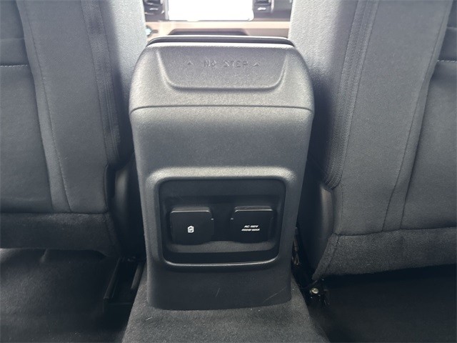 Ford Bronco Vehicle Full-screen Gallery Image 25