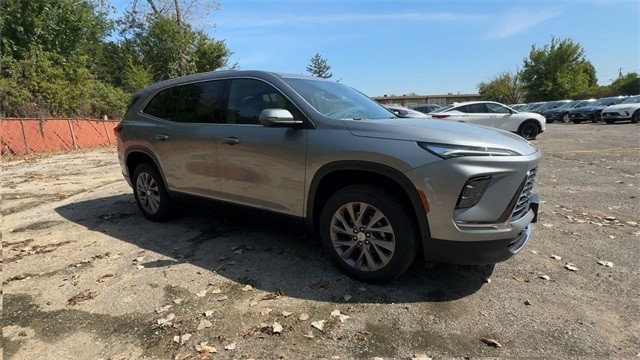 Buick Enclave Vehicle Full-screen Gallery Image 02