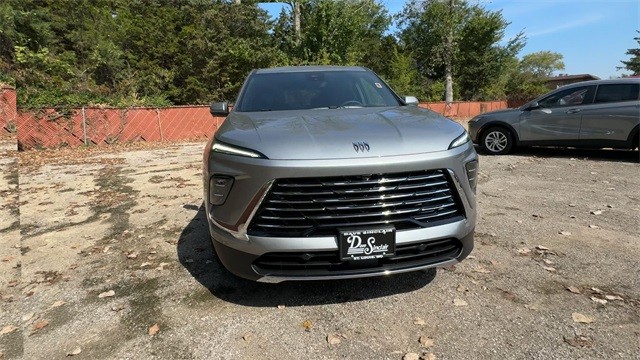 Buick Enclave Vehicle Full-screen Gallery Image 03