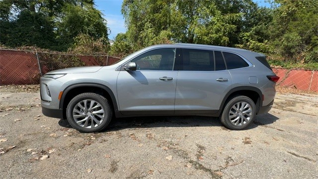 Buick Enclave Vehicle Full-screen Gallery Image 05