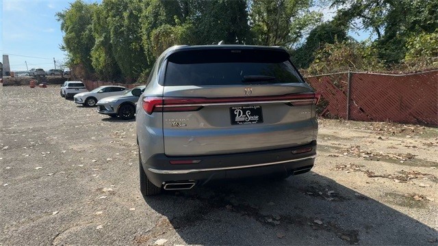 Buick Enclave Vehicle Full-screen Gallery Image 07