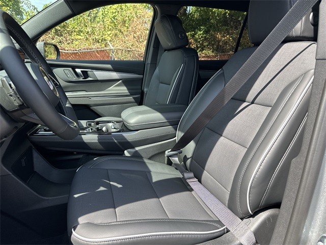 Buick Enclave Vehicle Full-screen Gallery Image 11