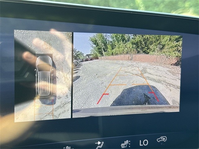 Buick Enclave Vehicle Full-screen Gallery Image 17