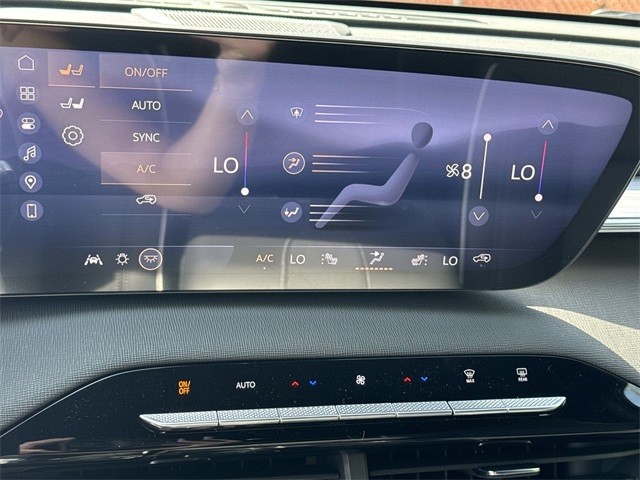 Buick Enclave Vehicle Full-screen Gallery Image 19