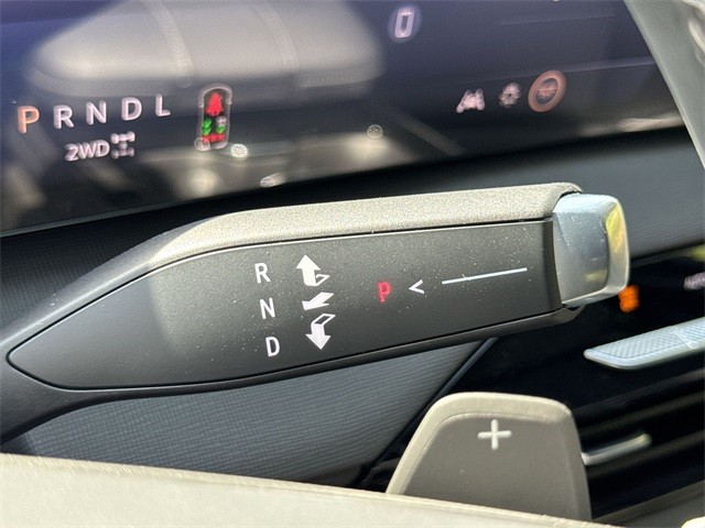 Buick Enclave Vehicle Full-screen Gallery Image 20