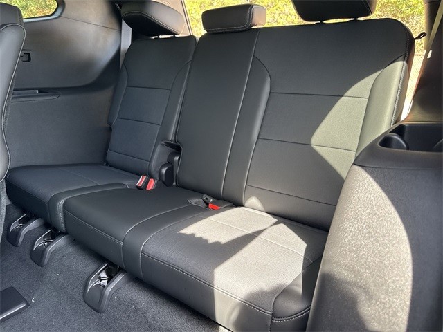 Buick Enclave Vehicle Full-screen Gallery Image 23