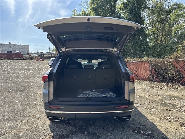 Buick Enclave Vehicle Full-screen Gallery Image 24