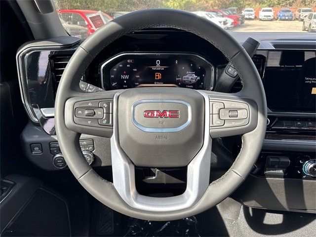 GMC Sierra 1500 Vehicle Full-screen Gallery Image 14